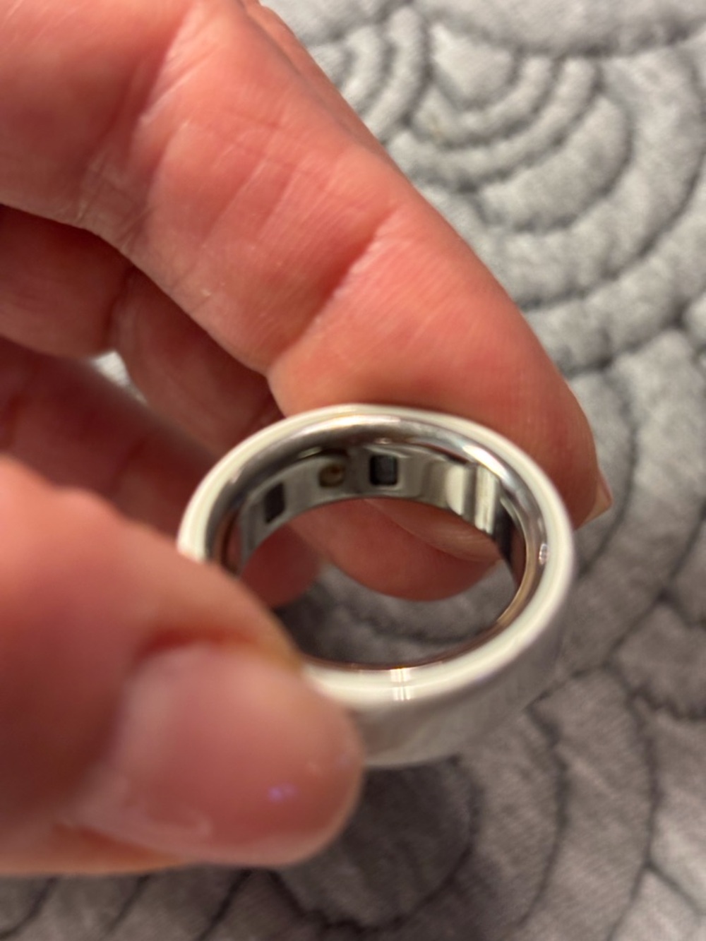 Oura Smart Ring in Cloud Ceramic- size 10 - Picture 3 of 7